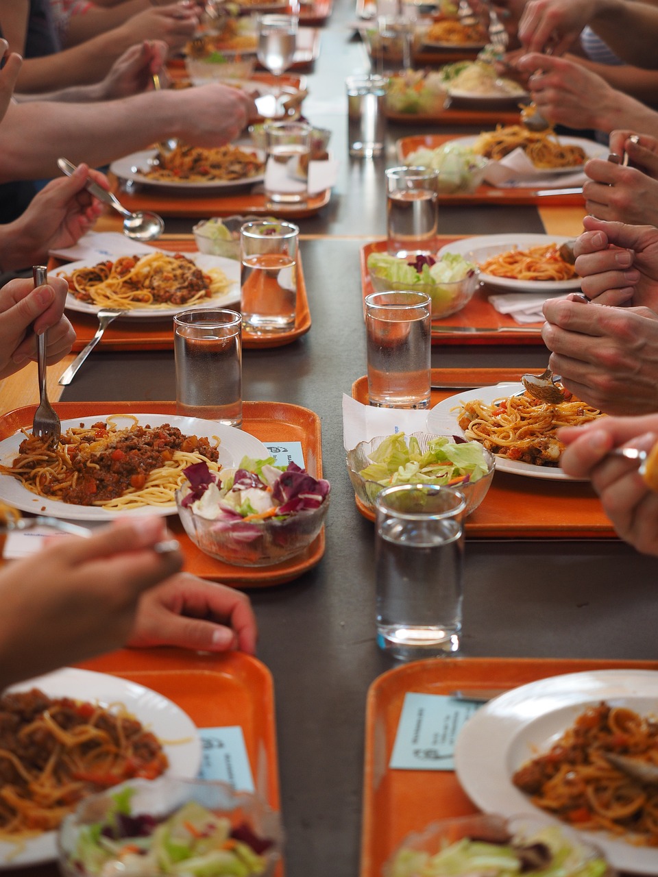 最新封闭学校食堂出租，探索校园餐饮新模式